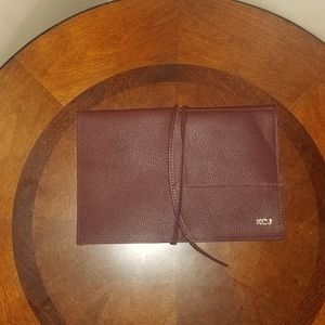 Mark And Graham Leather Charger Roll Up
